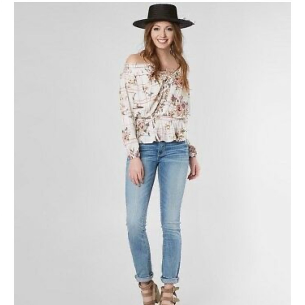 Gimmicks by BKE Cold Shoulder Front Tie Blouse